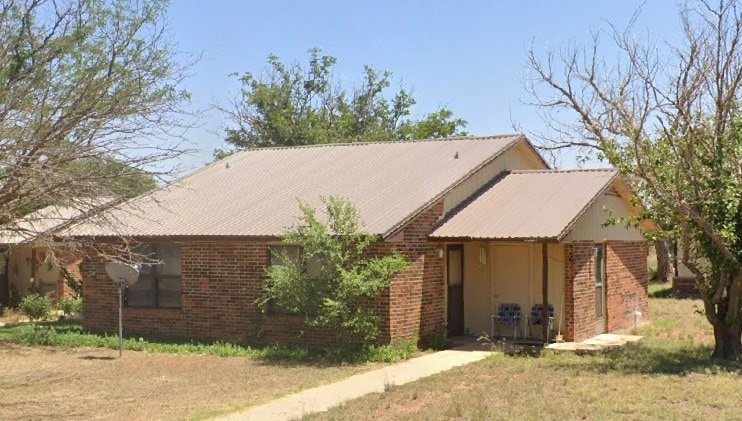 400 NW 2nd St, Seminole, TX 79360 - photo 1