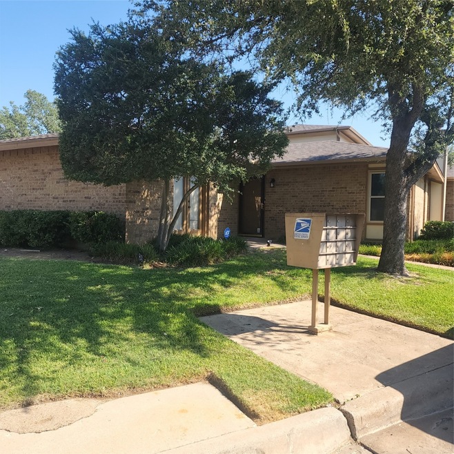 83 Morrow Dr, Bedford, TX 76021 - photo 1