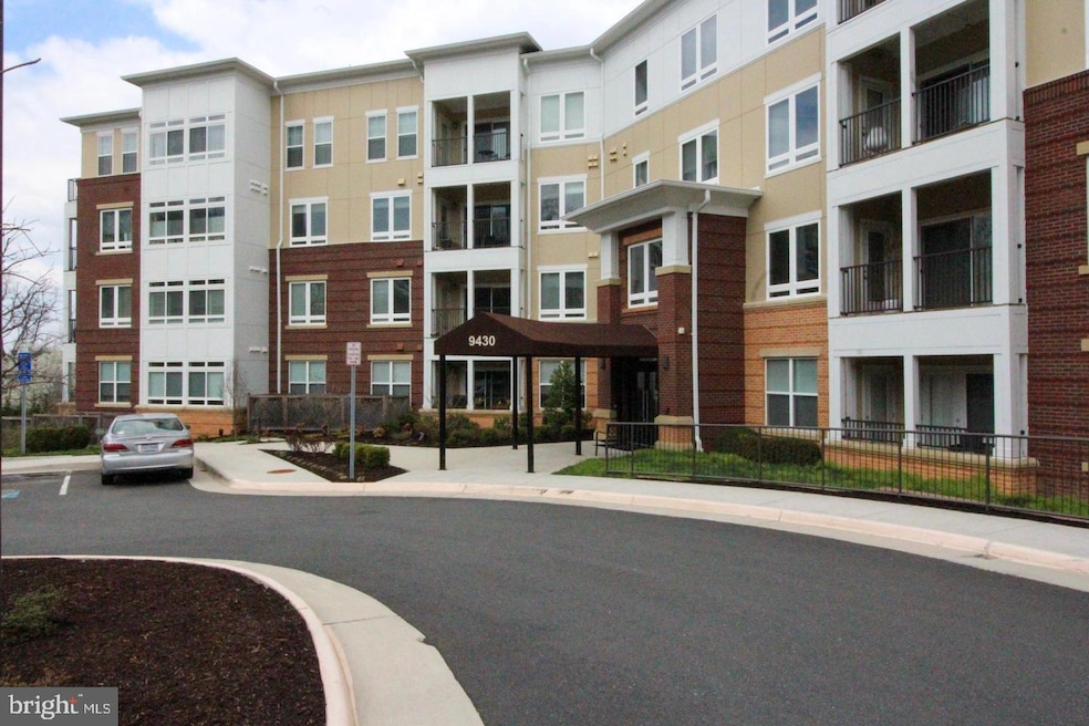 9430 Silver King Ct unit 108, Fairfax, VA 22031 - photo 1