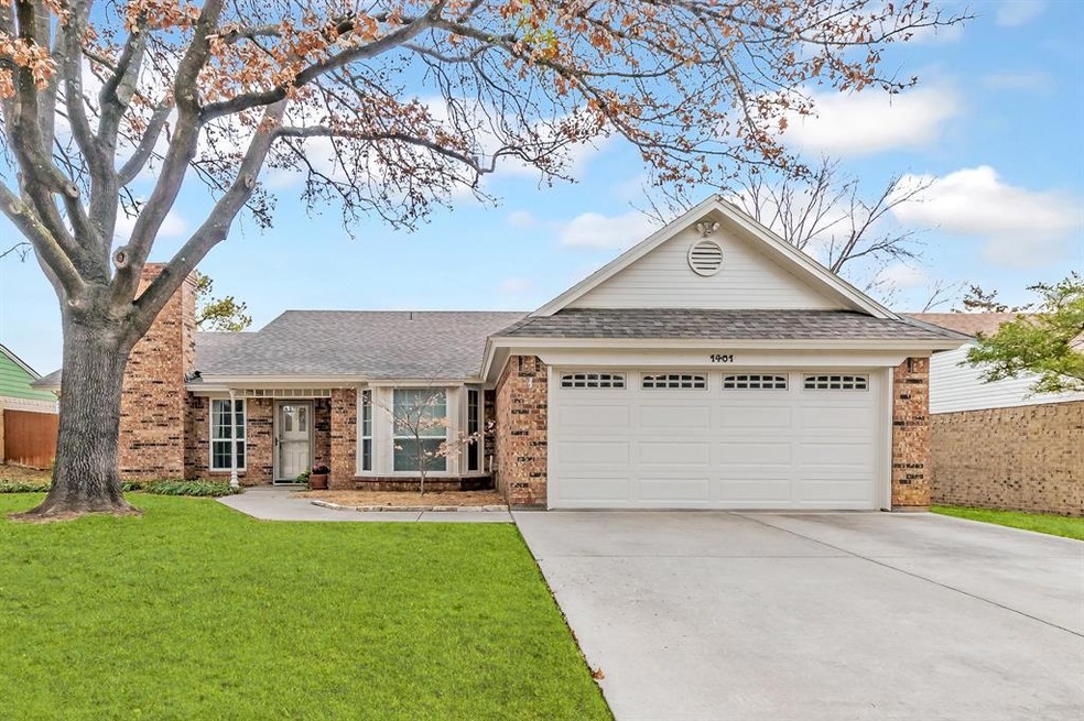 1401 Circle Ln, Bedford, TX 76022 - photo 1