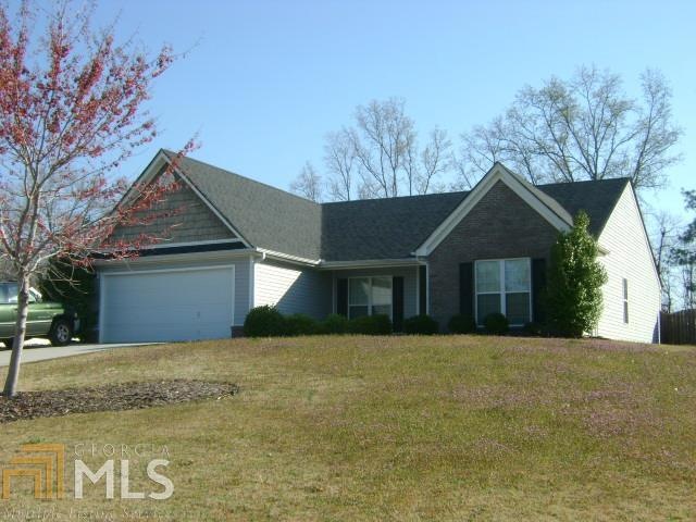 831 Custom Ln unit 18, Winder, GA 30680 - photo 1