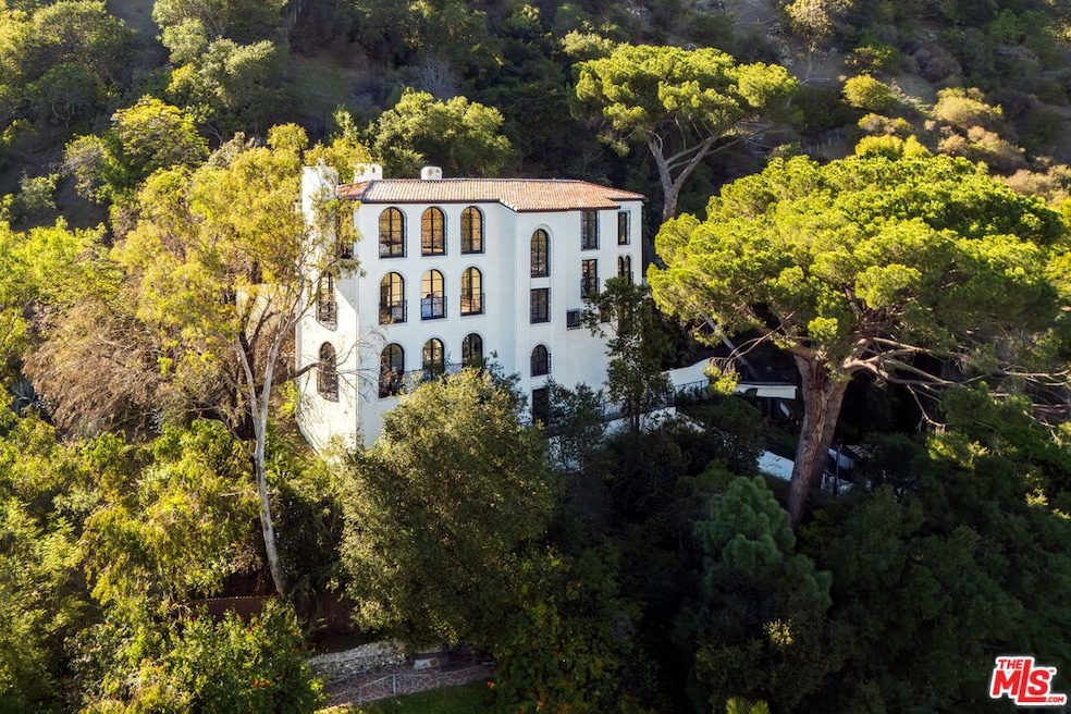 1301 N Beverly Dr, Beverly Hills, CA 90210 - photo 1