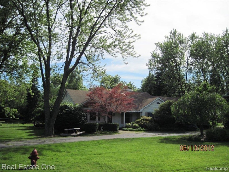 3648 Shallow Brook Dr, Bloomfield Hills, MI 48302 - photo 1