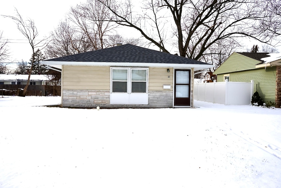 58 Birch St, Carpentersville, IL 60110 - photo 1