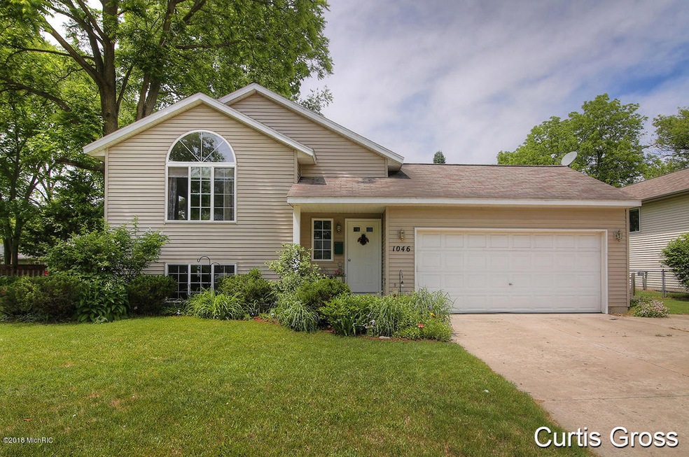 1046 N Hudson St SE, Lowell, MI 49331 - photo 1