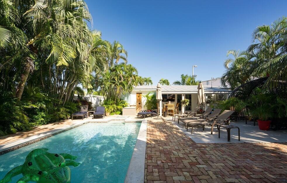 1550 pool