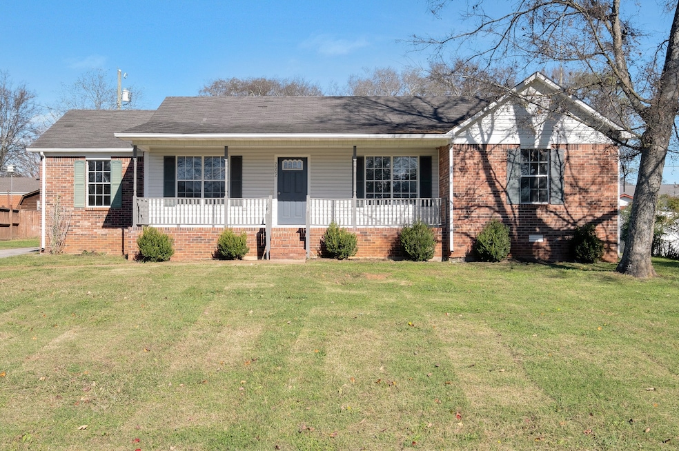 Welcome to 2002 Windsor Dr!  This 3br, 2 bath home is ready for you!