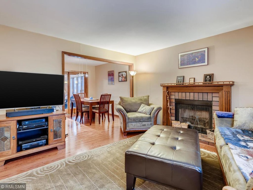 7575 Lanewood Lane Maple Grove-007-001-Living Room