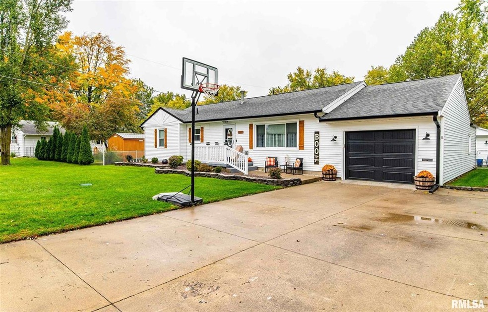 110 Bond St, Lincoln, IL 62656 - photo 1