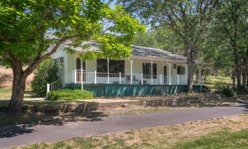 10584 Blackwell Rd, Central Point, OR 97502 - photo 1