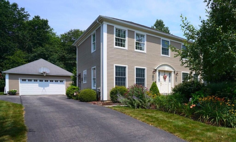 90 Foster Sheldon Rd, Wakefield, RI 02879 - photo 1