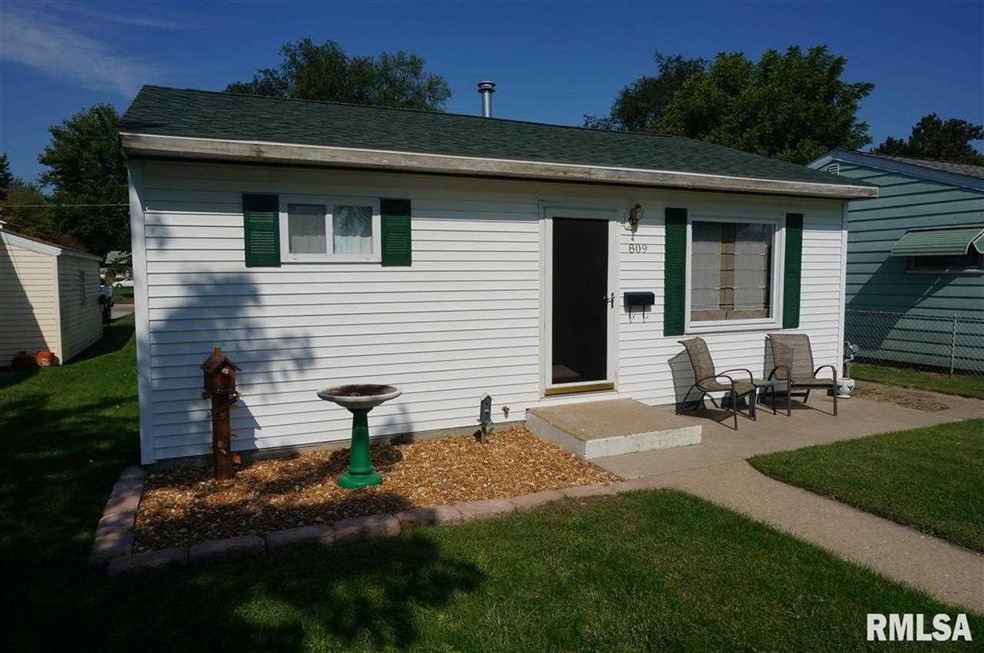 809 N Sherman St, Lincoln, IL 62656 - photo 1