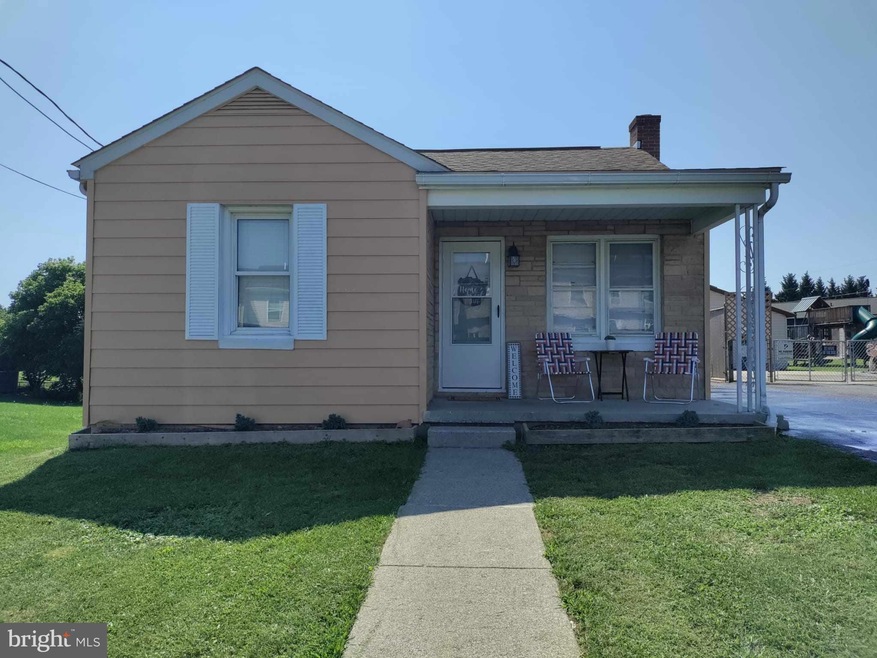 780 Jenny Wren Dr, Martinsburg, WV 25404 - photo 1
