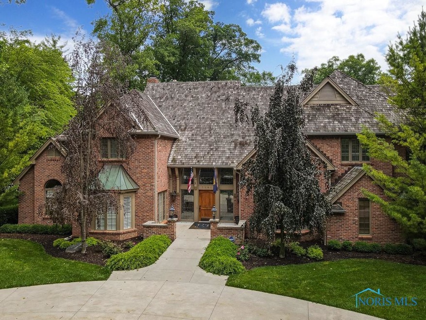 2646 Forestvale Rd, Ottawa Hills, OH 43615 - photo 1