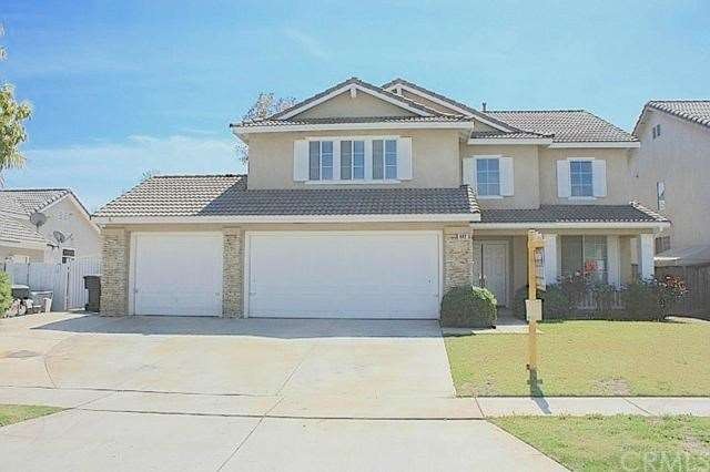 2 story contemporary style home featuring a bay st