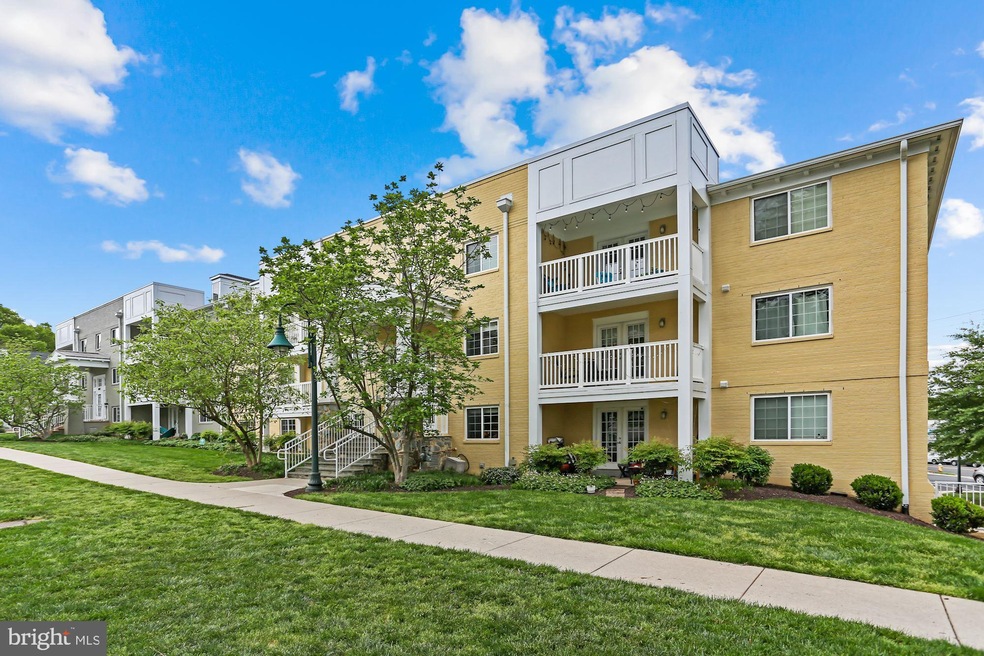 4069 S Four Mile Run Dr unit 403, Arlington, VA 22204 - photo 1