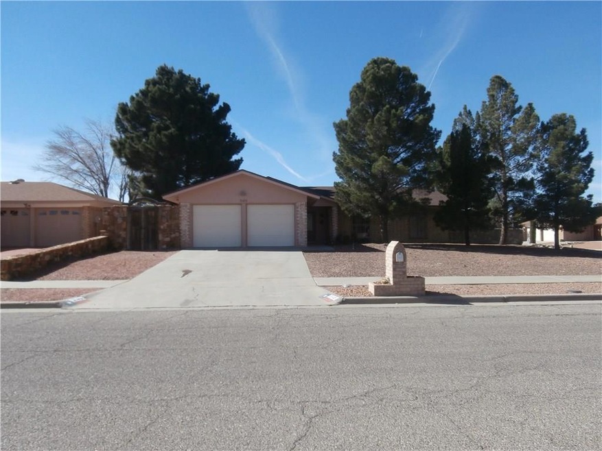 Welcome Home! Neat corner lot in conveni