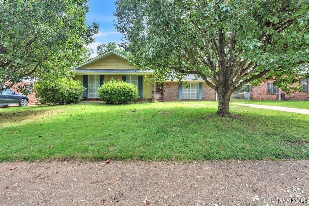 564 Shady Grove Dr, Montgomery, AL 36109 - photo 1