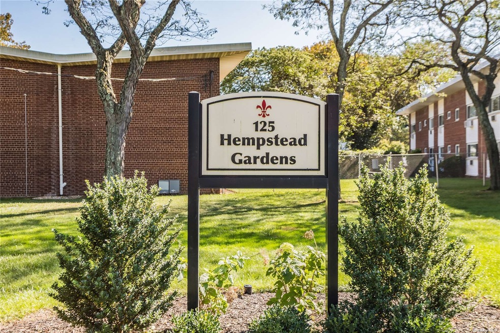 125 Hempstead Gardens Dr unit F2C, W. Hempstead, NY 11552 - photo 1