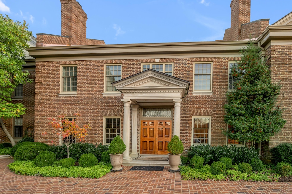 100 Idle Hour Dr unit 10, Lexington, KY 40502 - photo 1