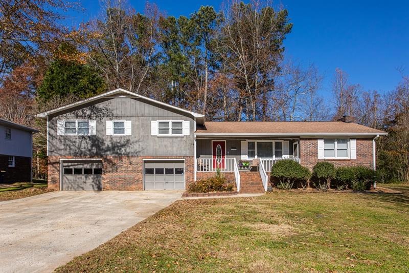 Usuable large, level front yard