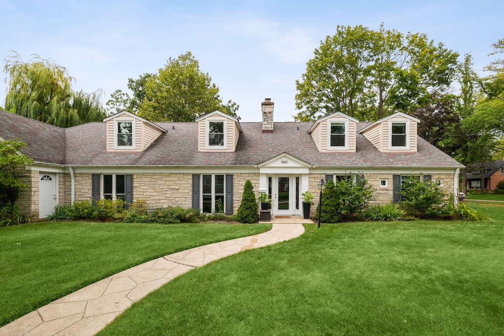 930 Harvard Ct, Highland Park, IL 60035 - photo 1