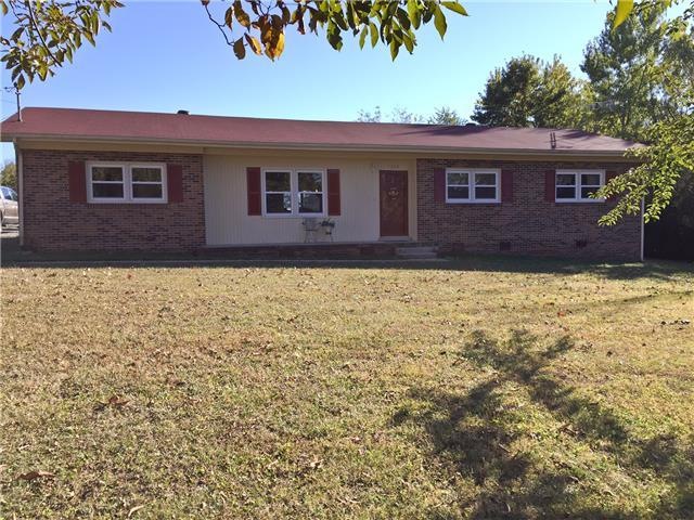 1308 Robinwood Dr, Shelbyville, TN 37160 - photo 1