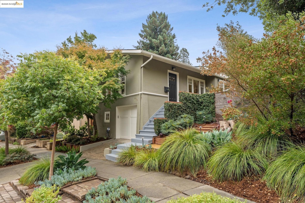 Sold $1,405,000 • Co-Listing Agent