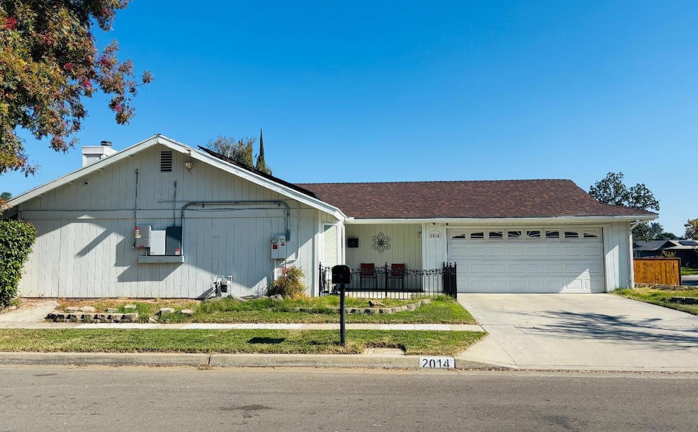 2014 N Garden Ave, Fresno, CA 93703 - photo 1