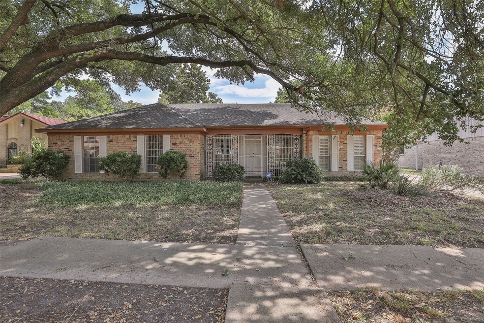 4303 Black Locust Dr, Houston, TX 77088 - photo 1