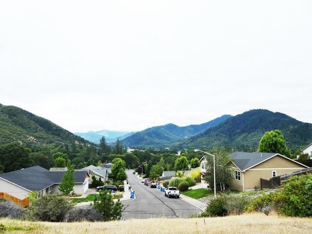 513 Cypress Ave, Rogue River, OR 97537 - photo 1