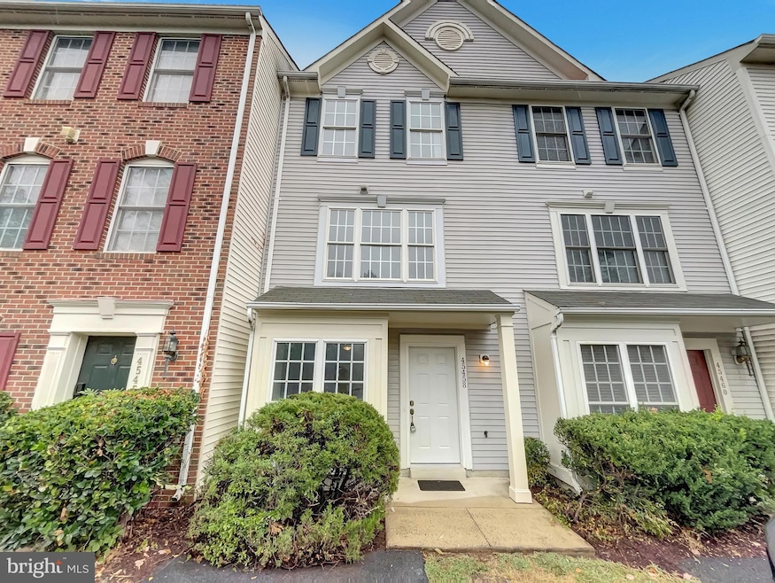 45458 Oak Trail Square, Sterling, VA 20164 - photo 1