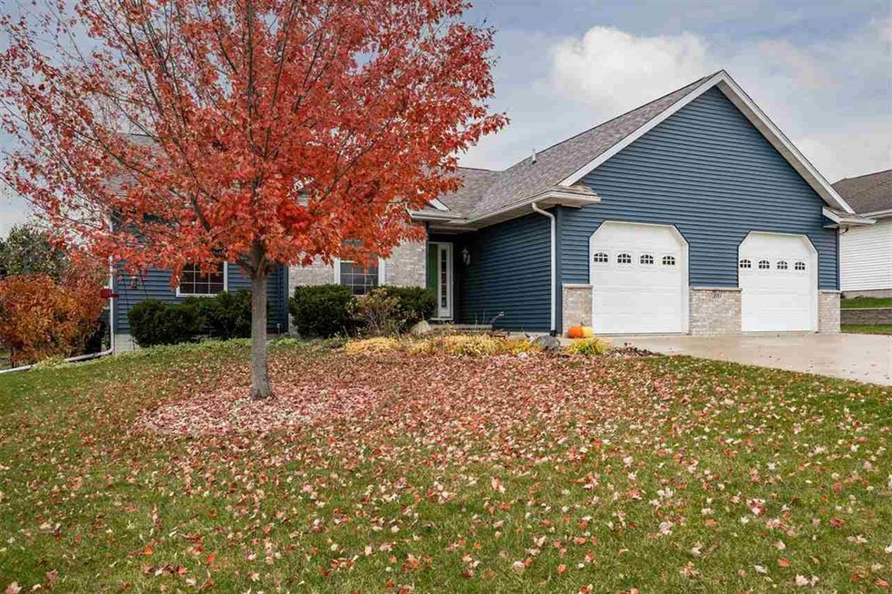 3713 Hawk Ave SW, Cedar Rapids, IA 52404 - photo 1