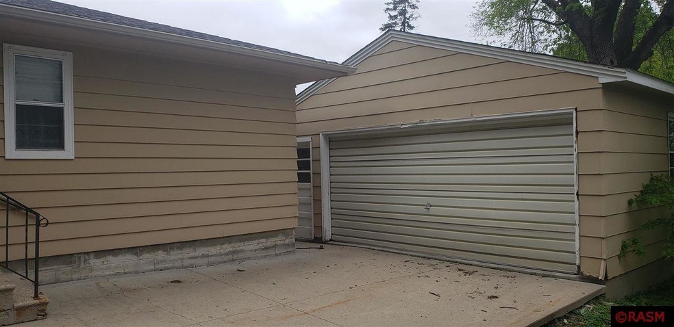 404 Linden St, New Ulm, MN 56073 - photo 1