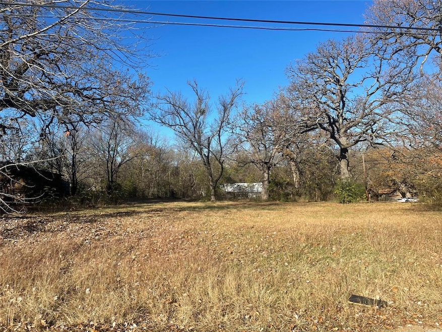 909 Star St, Denison, TX 75020 - photo 1