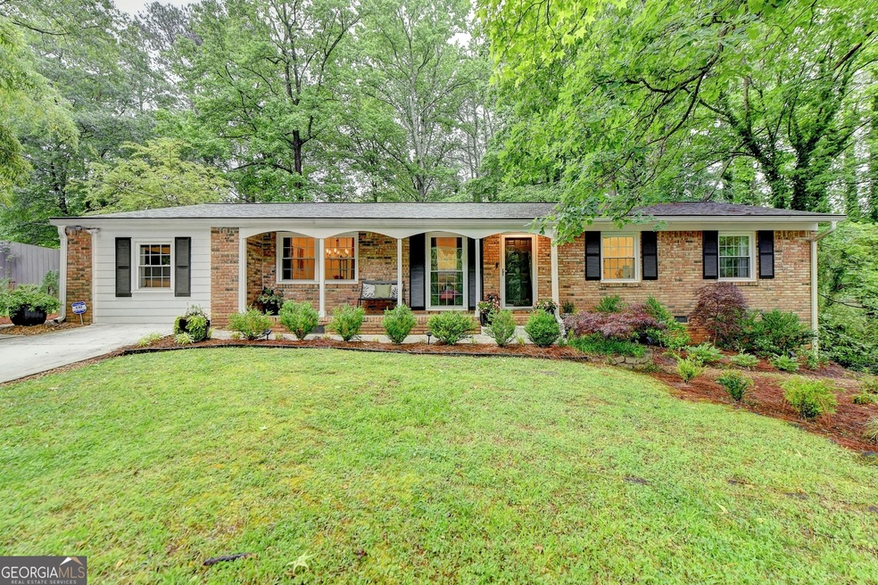 Ranch-style home featuring a front lawn and a cove