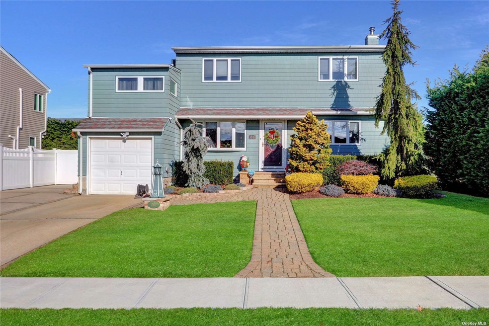 3817 Cordwood Ln, Seaford, NY 11783 - photo 1