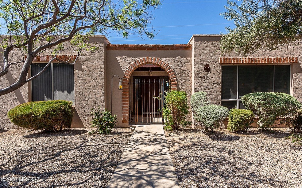 1009 N Via Verano