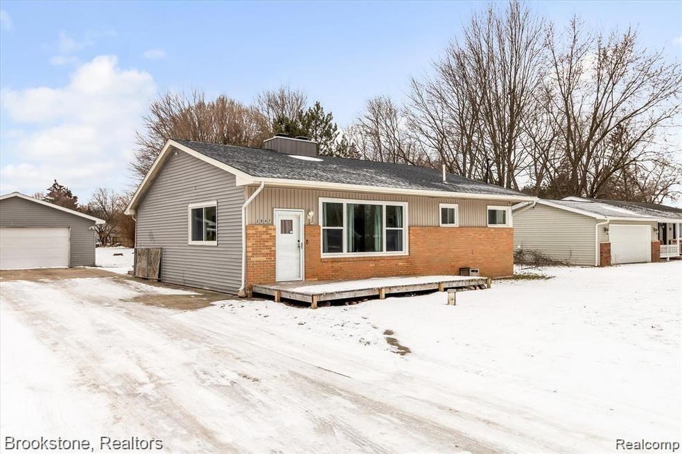 2047 Gerard St, Flint, MI 48507 - photo 1