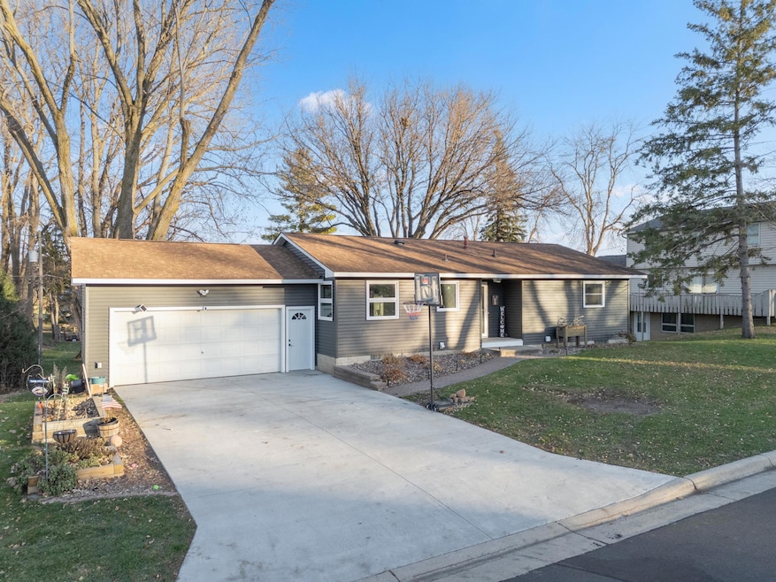 407 3rd Ave SE, Pine Island, MN 55963 - photo 1