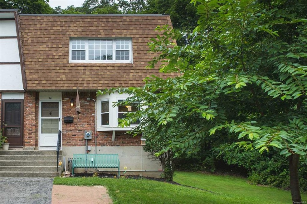 22 Roundtree Ct, Beacon, NY 12508 - photo 1