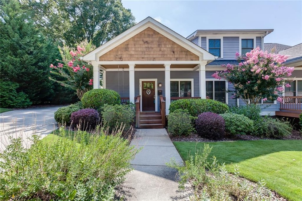 BEAUTIFUL CRAFTSMAN STYLE CONDO WITH FOUR BEDROOMS