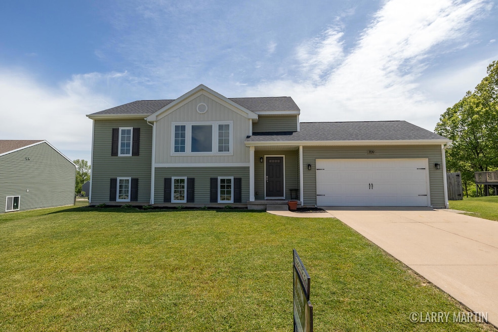 709 Wild Flower Dr-13