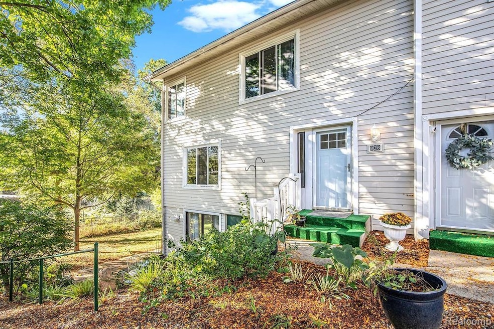 826 Corners Ct