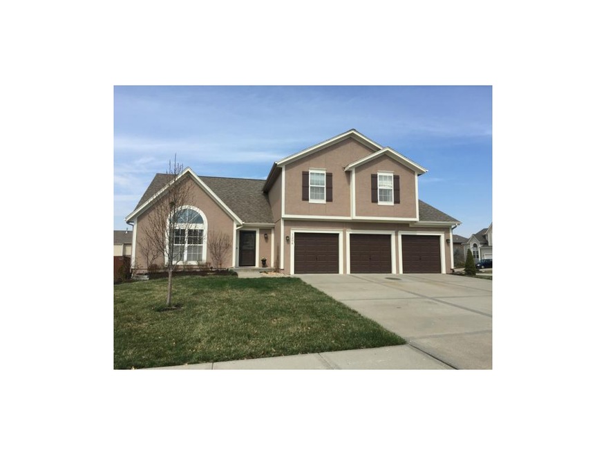 1206 SW Nagona Ln, Lees Summit, MO 64082 - photo 1