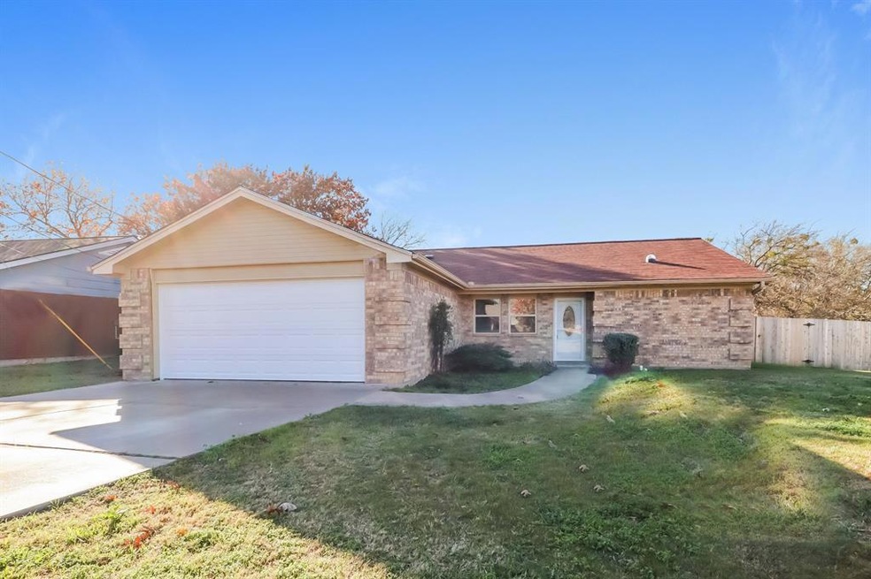 1102 Shady Grove Dr, Granbury, TX 76049 - photo 1