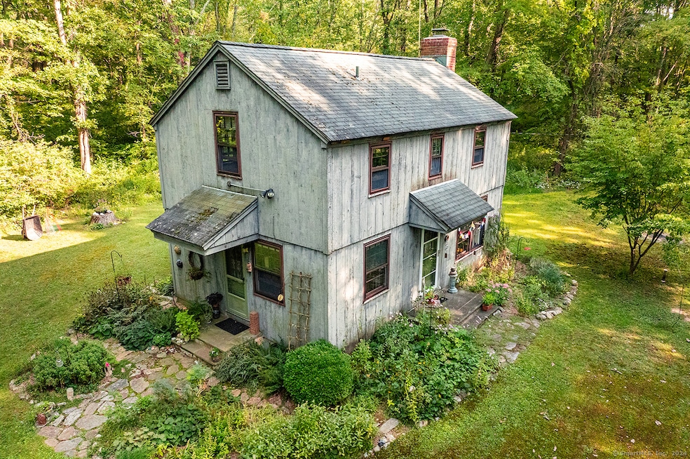 376 Newtown Turnpike, Redding, CT 06896 - photo 1