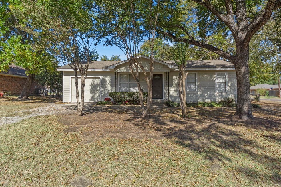 706 E Waco St, Ennis, TX 75119 - photo 1