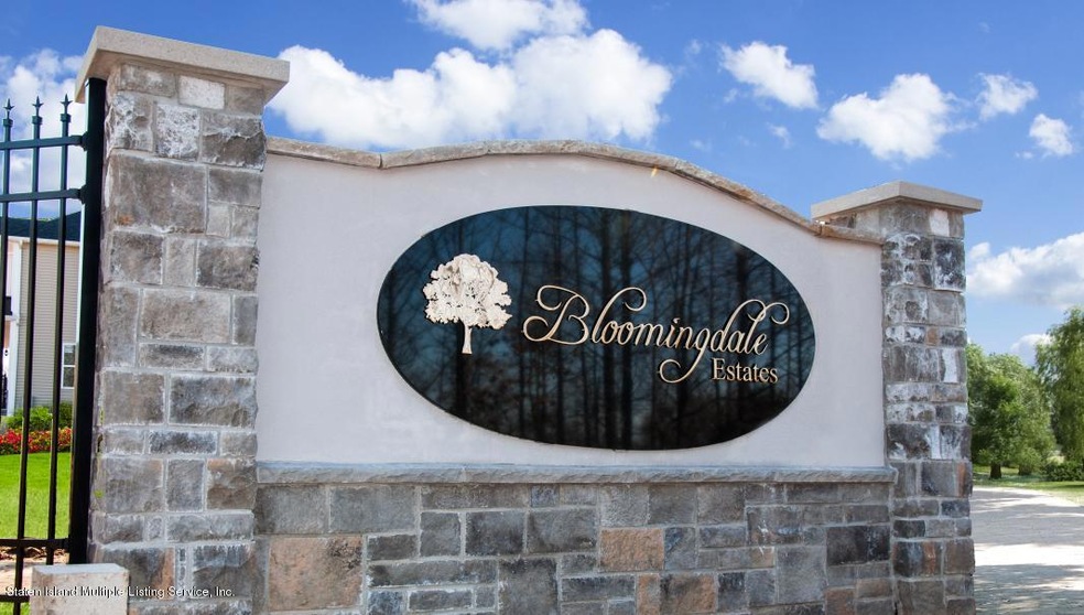 31 Wiltshire Ln, Staten Island, NY 10309 - photo 1