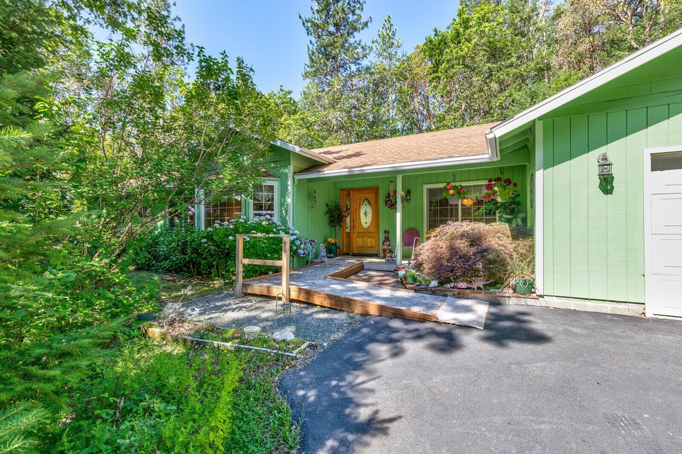 340 Honeycutt Dr, Grants Pass, OR 97526 - photo 1